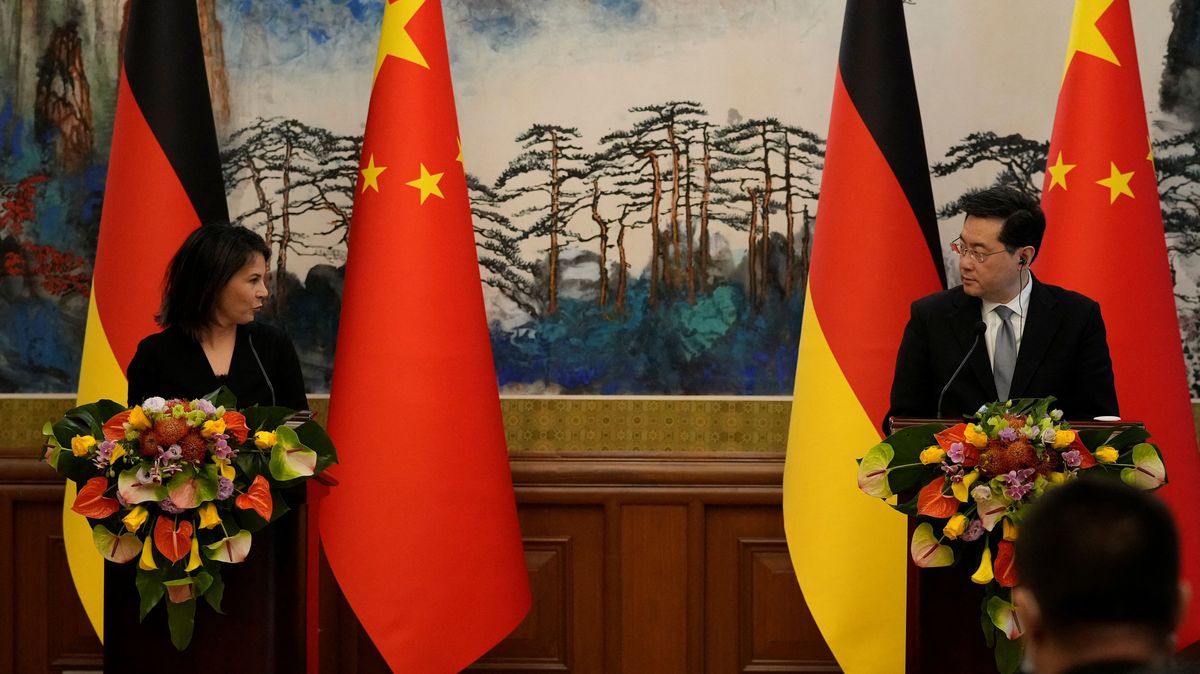 Německá ministryně zahraničí vyzvala Čínu, aby kvůli Ukrajině tlačila na Moskvu